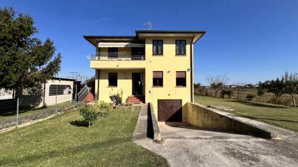 casa indipendente in vendita a Correzzola