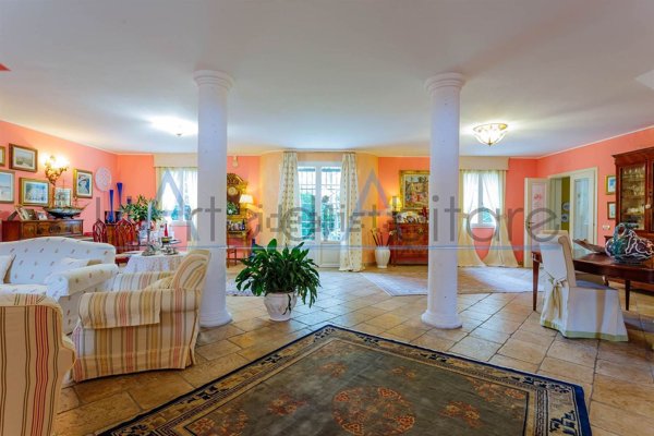 casa indipendente in vendita a Correzzola in zona Villa del Bosco