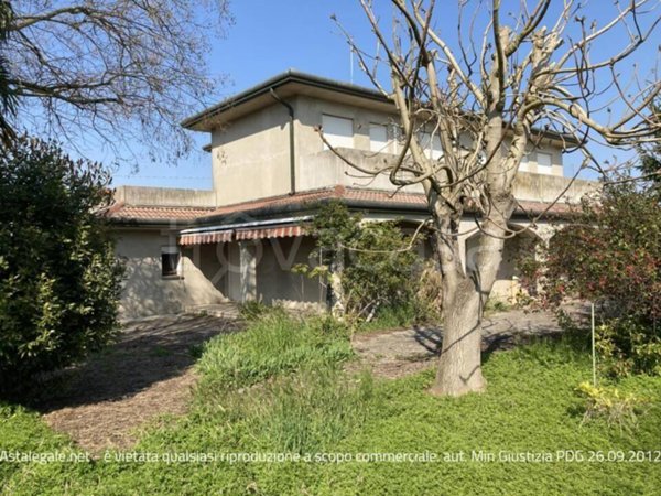 casa indipendente in vendita a Correzzola