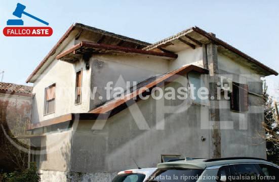 casa indipendente in vendita a Correzzola in zona Villa del Bosco