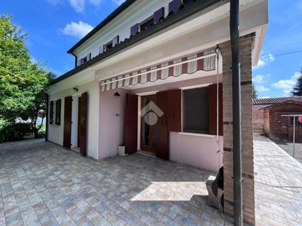 casa indipendente in vendita a Correzzola