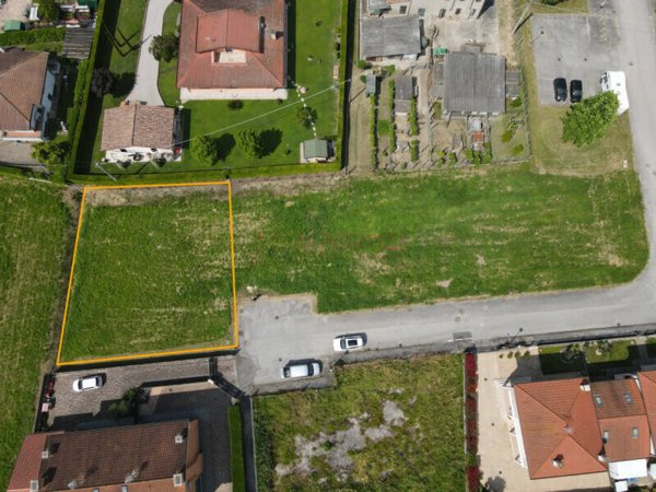 terreno edificabile in vendita a Correzzola