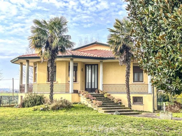 casa indipendente in vendita a Correzzola