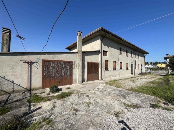 casa indipendente in vendita a Correzzola in zona Concadalbero