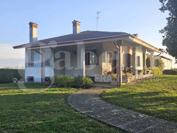 casa indipendente in vendita a Correzzola in zona Villa del Bosco