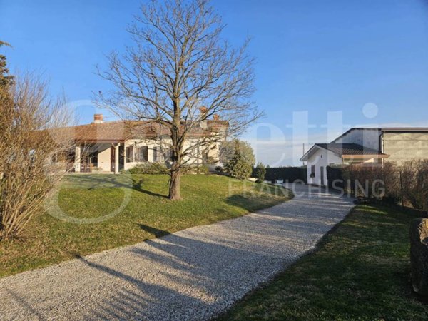 casa indipendente in vendita a Correzzola in zona Villa del Bosco