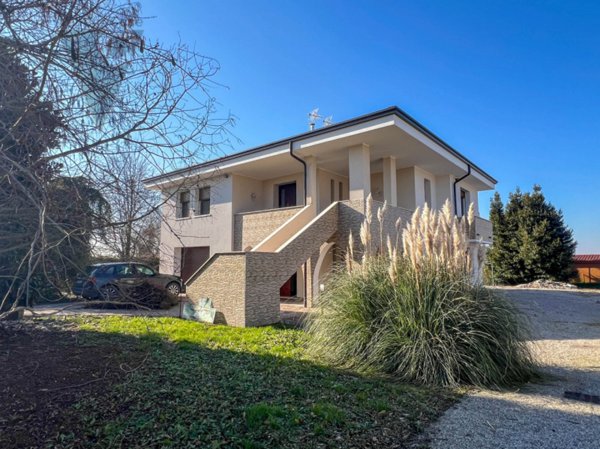 casa indipendente in vendita a Correzzola