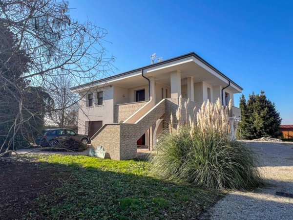 casa indipendente in vendita a Correzzola