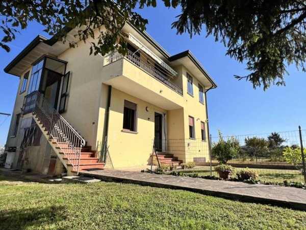 casa indipendente in vendita a Correzzola