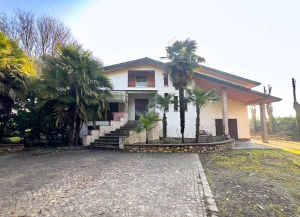 casa indipendente in vendita a Correzzola