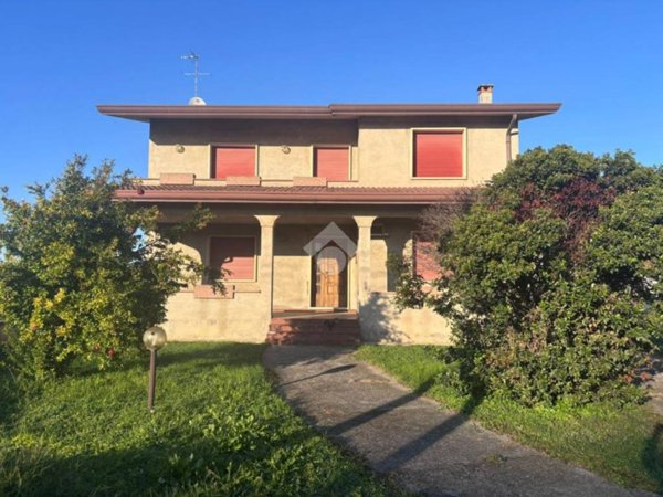 casa indipendente in vendita a Correzzola in zona Cive'