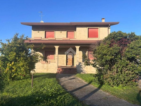 casa indipendente in vendita a Correzzola in zona Cive'