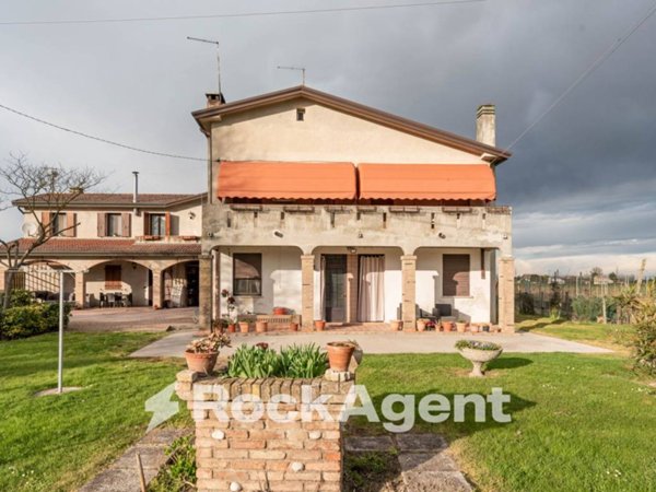 casa indipendente in vendita a Correzzola