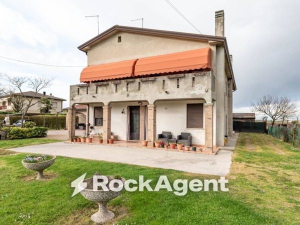 casa indipendente in vendita a Correzzola