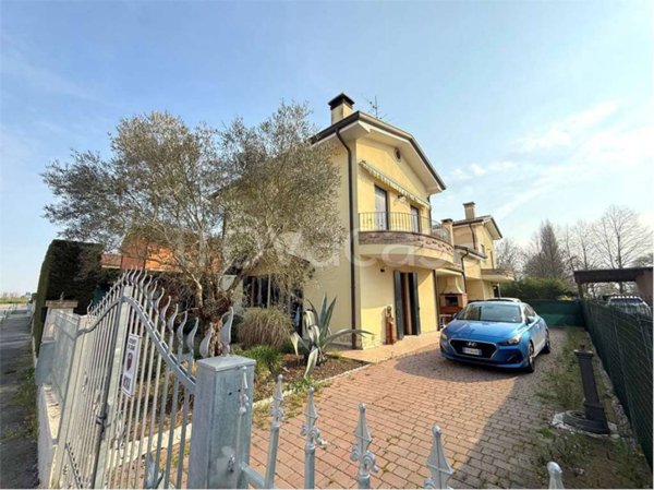 casa indipendente in vendita a Correzzola in zona Concadalbero
