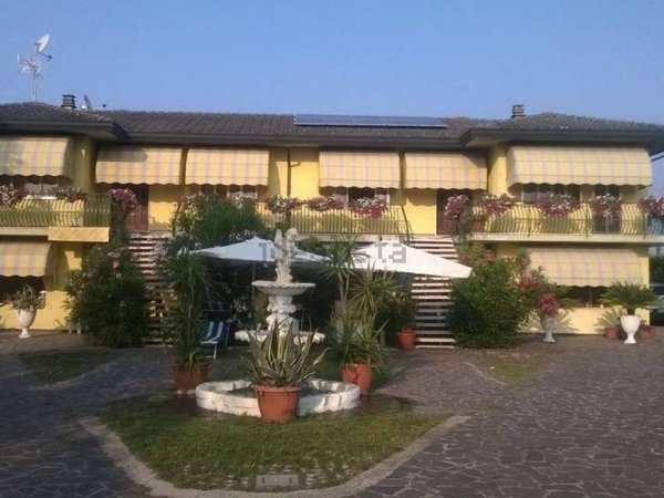 casa indipendente in vendita a Correzzola