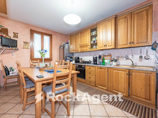 casa indipendente in vendita a Correzzola