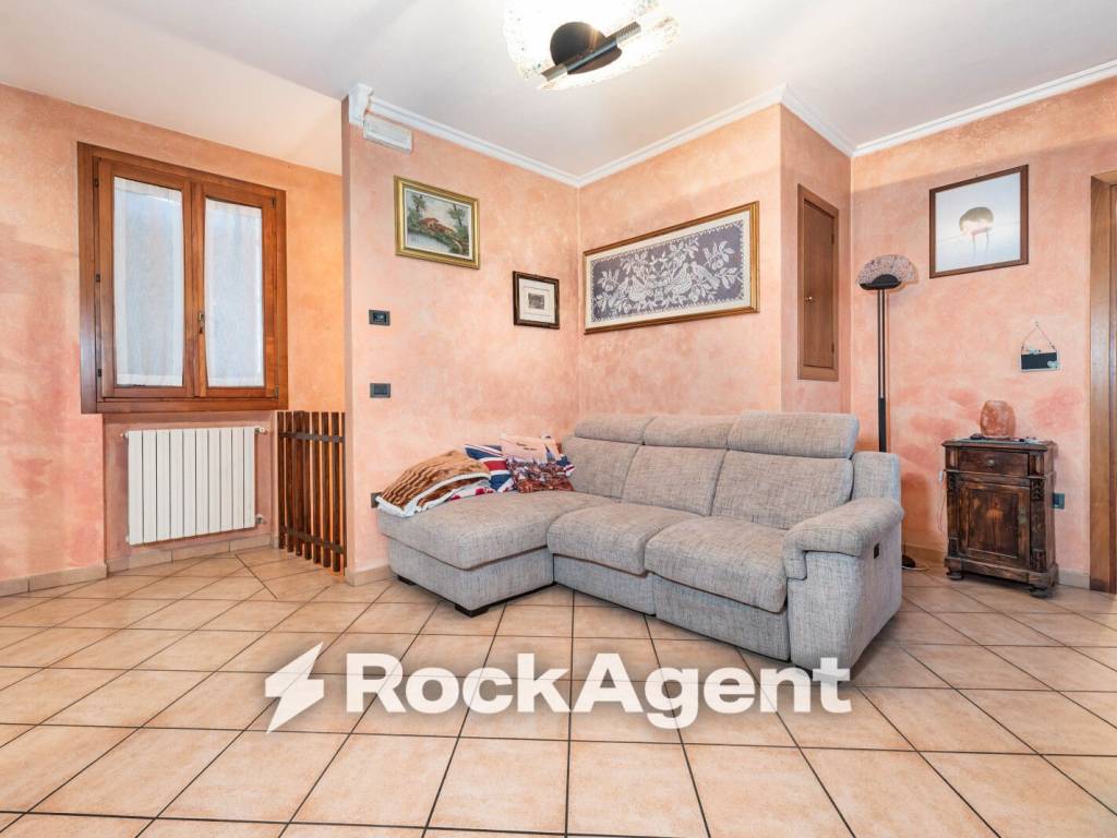 casa indipendente in vendita a Correzzola