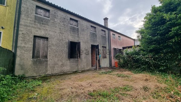 casa indipendente in vendita a Correzzola