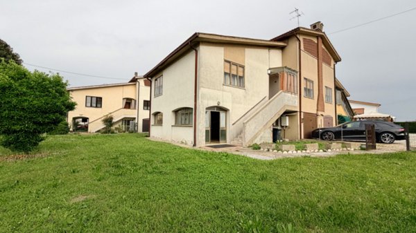 casa indipendente in vendita a Correzzola