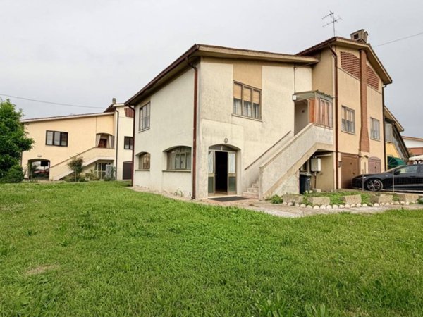 casa indipendente in vendita a Correzzola