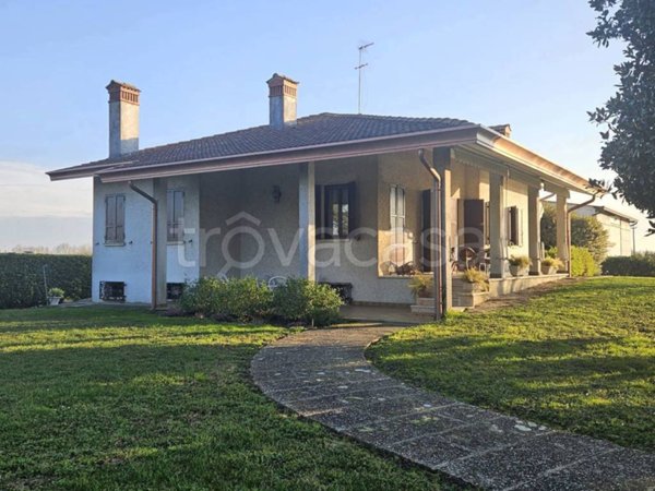 casa indipendente in vendita a Correzzola in zona Villa del Bosco