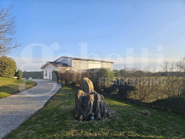 casa indipendente in vendita a Correzzola in zona Villa del Bosco