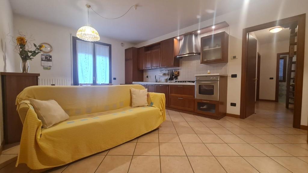 appartamento in vendita a Correzzola in zona Villa del Bosco