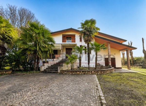 casa indipendente in vendita a Correzzola