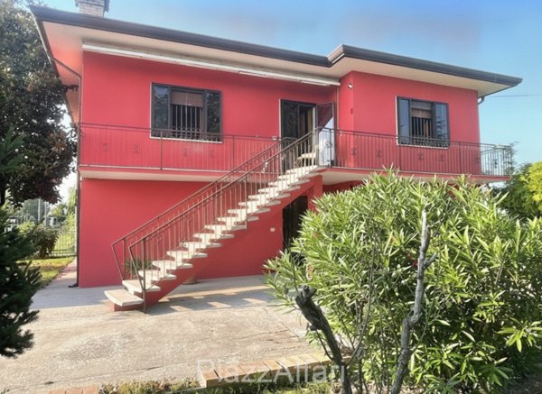 casa indipendente in vendita a Correzzola