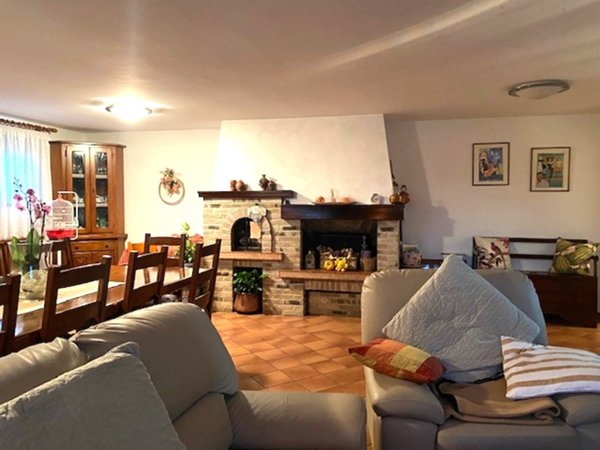 casa indipendente in vendita a Correzzola in zona Villa del Bosco