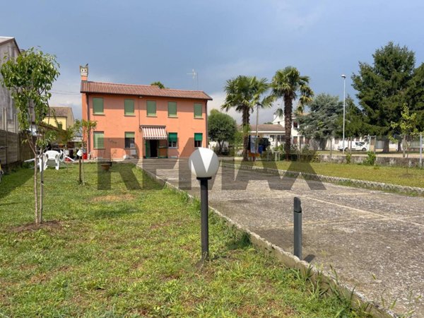 casa indipendente in vendita a Correzzola in zona Cive'