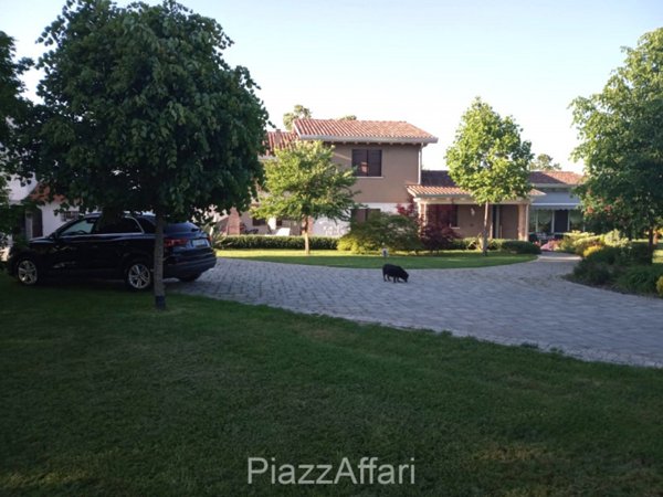 casa indipendente in vendita a Correzzola