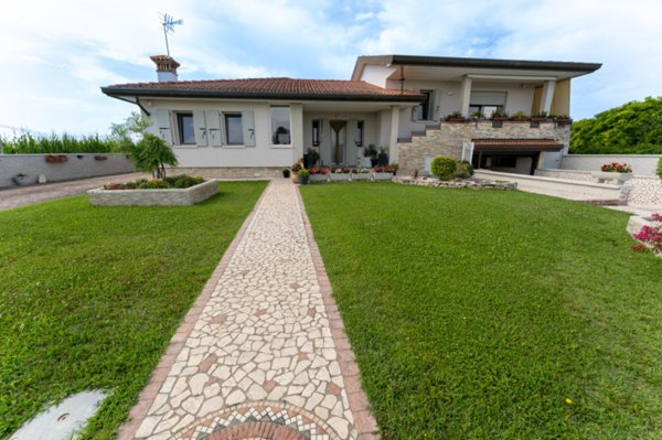casa indipendente in vendita a Correzzola in zona Cive'