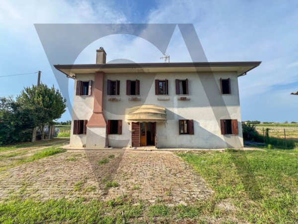 casa indipendente in vendita a Correzzola in zona Villa del Bosco