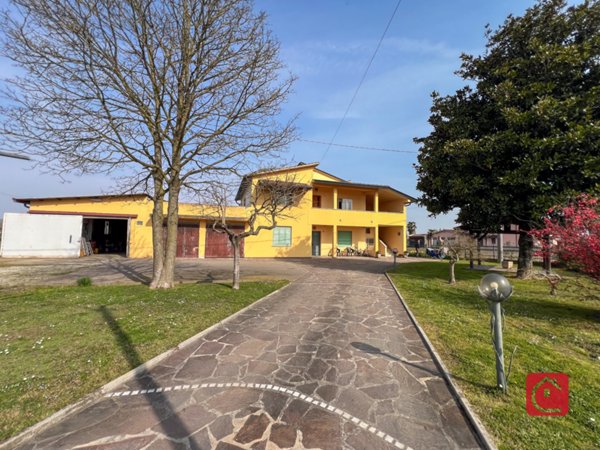 casa indipendente in vendita a Correzzola