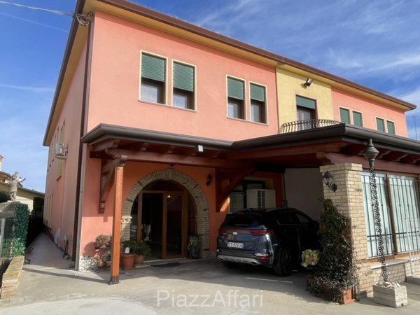 casa indipendente in vendita a Correzzola