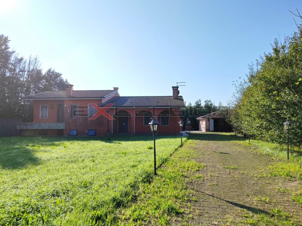 casa indipendente in vendita a Correzzola