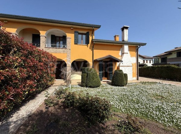 casa indipendente in vendita a Correzzola in zona Villa del Bosco