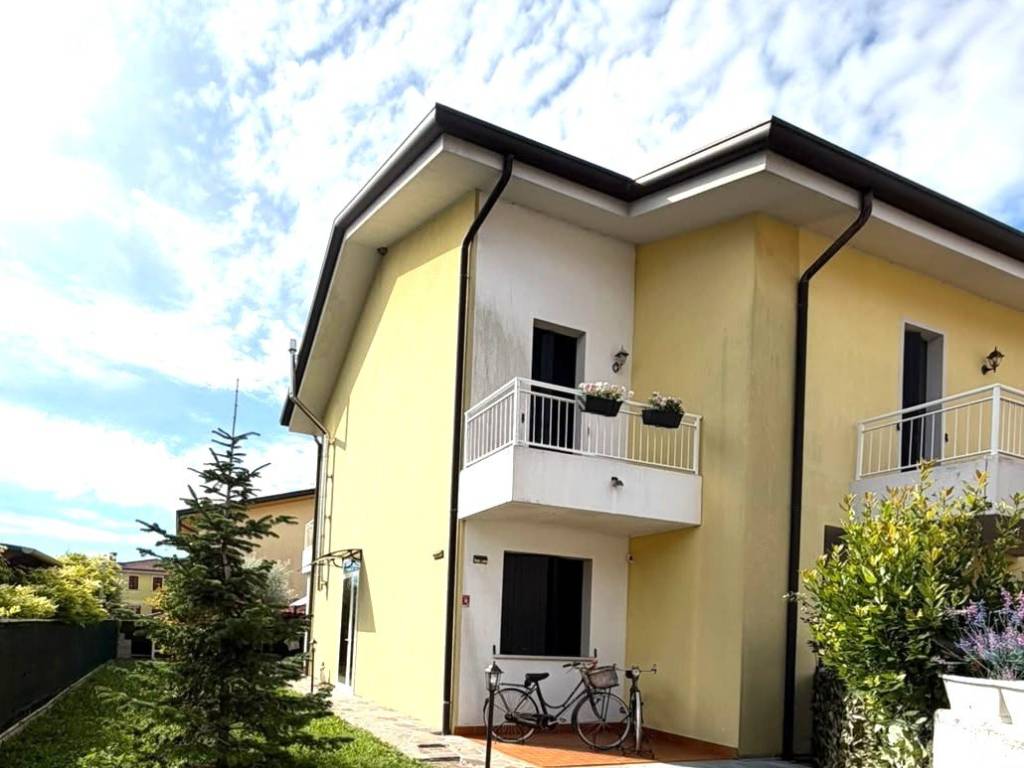 casa indipendente in vendita a Correzzola