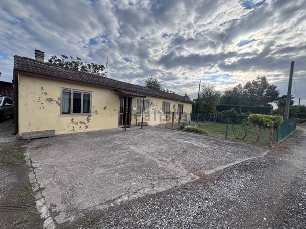 casa indipendente in vendita a Correzzola in zona Cive'