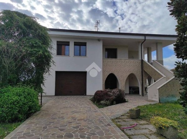 casa indipendente in vendita a Correzzola