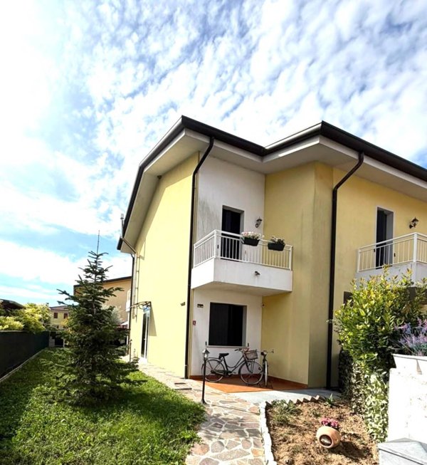 casa indipendente in vendita a Correzzola