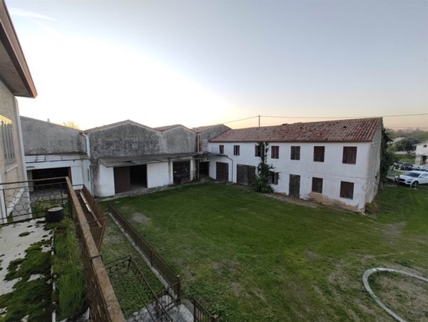 locale di sgombero in vendita a Curtarolo
