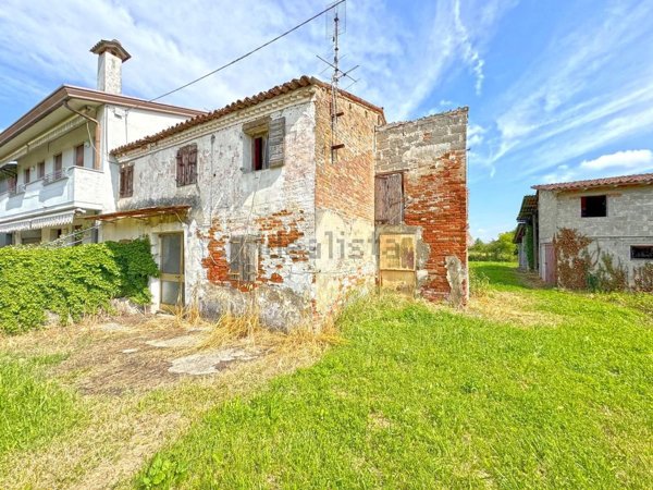 pentavano in vendita a Curtarolo in zona Santa Maria di Non