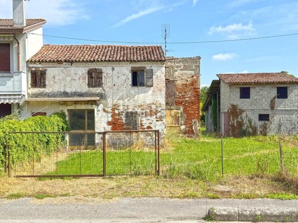 casale in vendita a Curtarolo in zona Santa Maria di Non