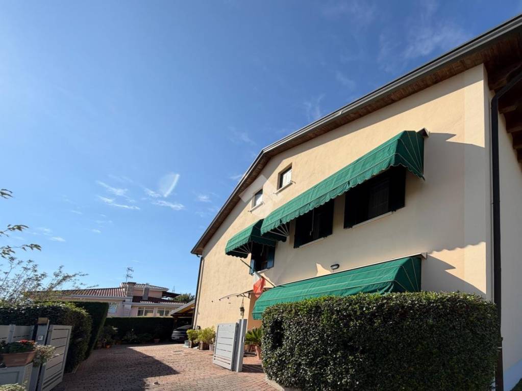 casa indipendente in vendita a Curtarolo in zona Santa Maria di Non