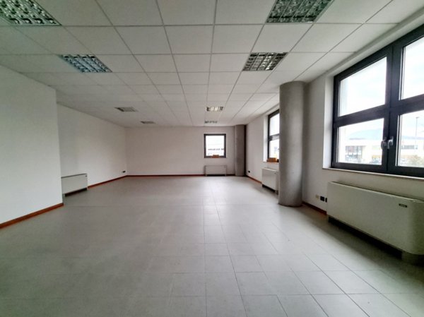 ufficio in vendita ad Este
