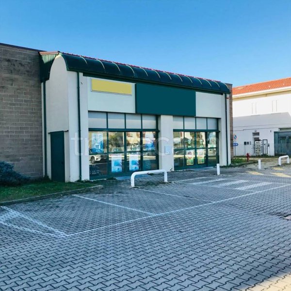 locale commerciale in vendita ad Este