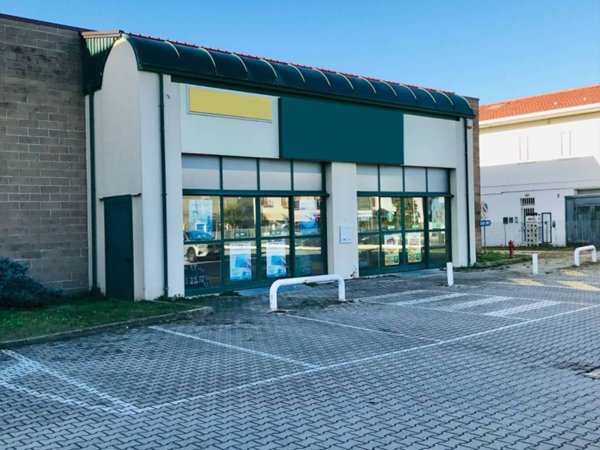 locale commerciale in vendita ad Este